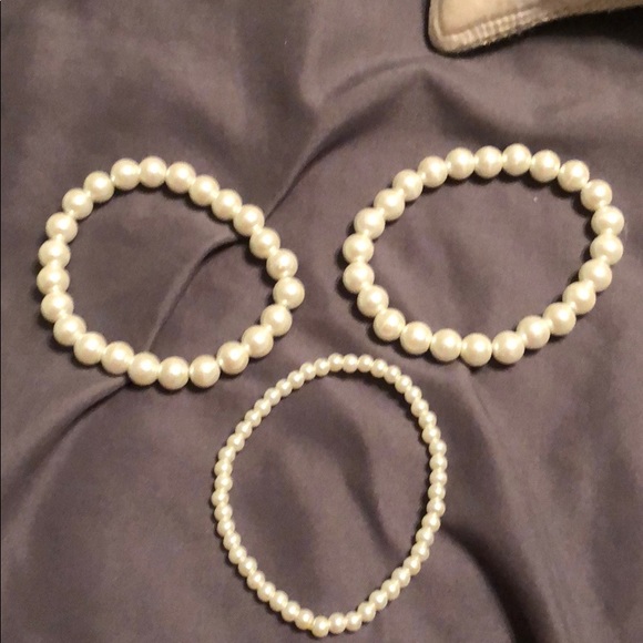 Pearl necklace and bracelets - Picture 2 of 5